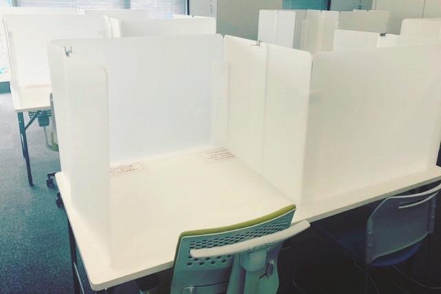 デスクのパーテーション