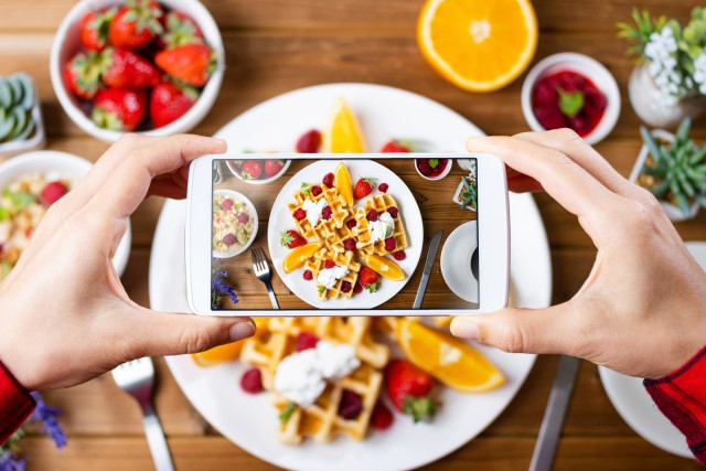 スマホでワッフルを撮影